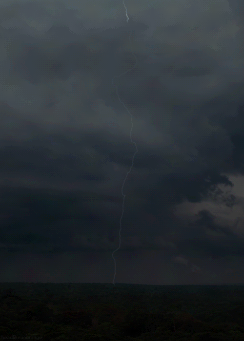 lightning-strikes-sky-to-ground